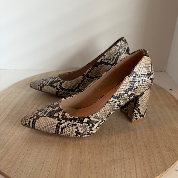 VICI Snakeskin Block Heel Pumps Women’s Size 9 Faux Leather Pointed Toe - Picture 5 of 7